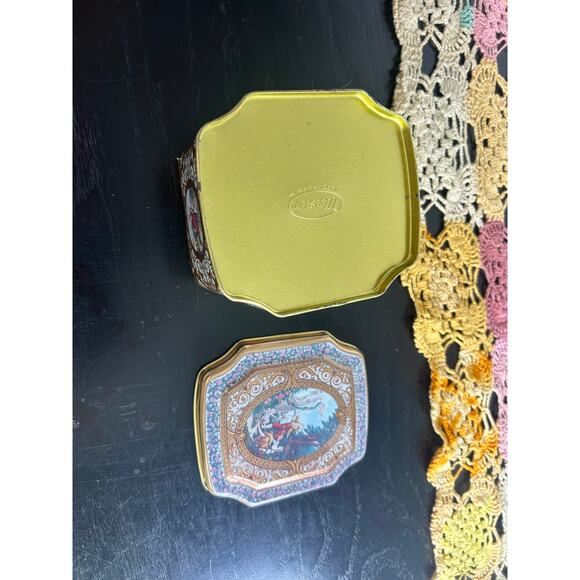 Vtg Decorative Tin with lid- Meister- Victorian Cherubs- regal intricate golden - Picture 7 of 7